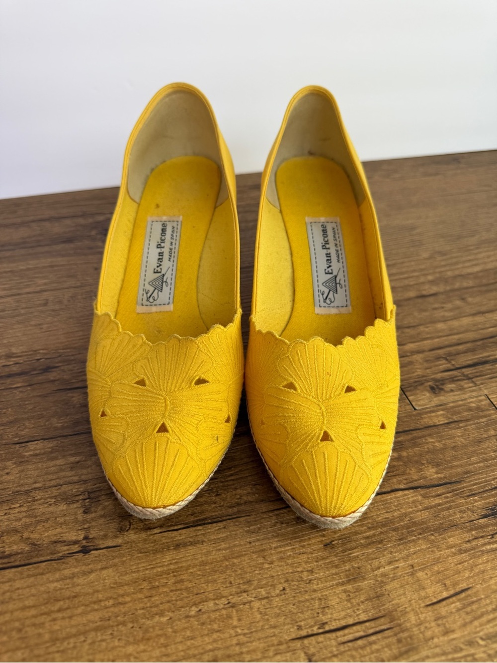 Vintage Evan Picone Bright Yellow Embroidered Espadrille Wedges Size 9